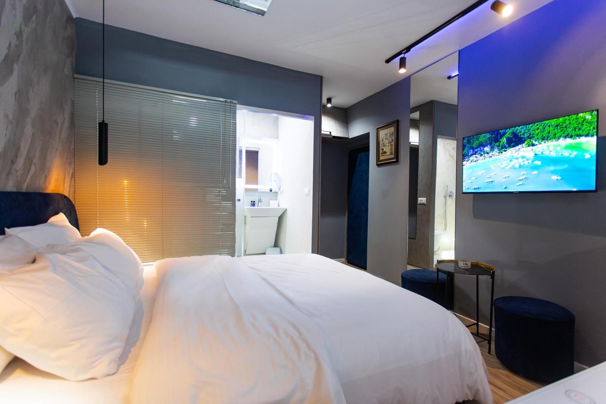The Bubbles - Jacuzzi 3* Tirana