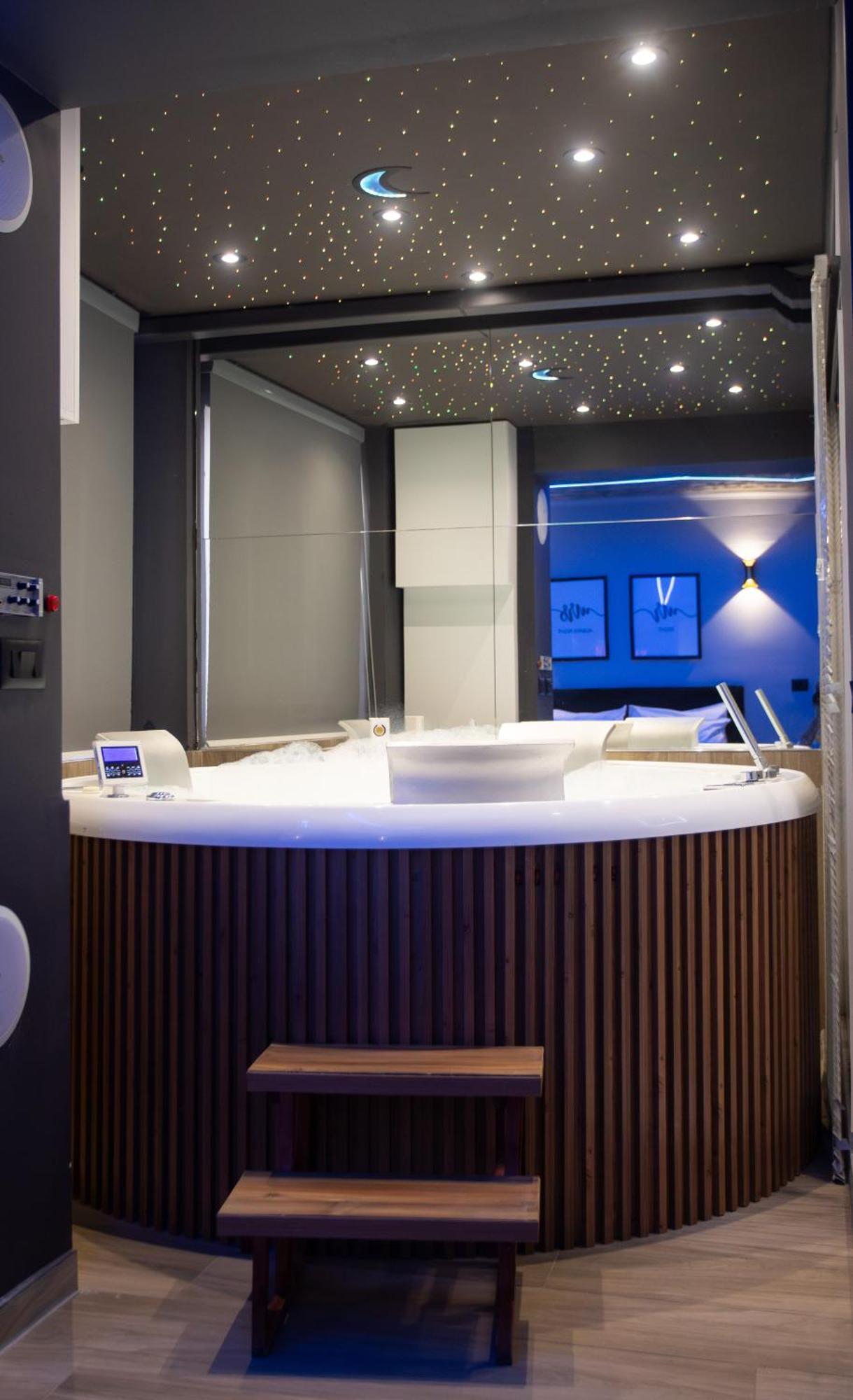 The Bubbles - Jacuzzi 3* Tirana