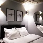 The Bubbles - Jacuzzi Hotel Tirana