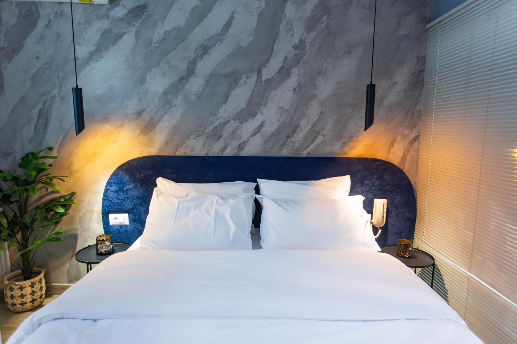 The Bubbles - Jacuzzi 3* Tirana
