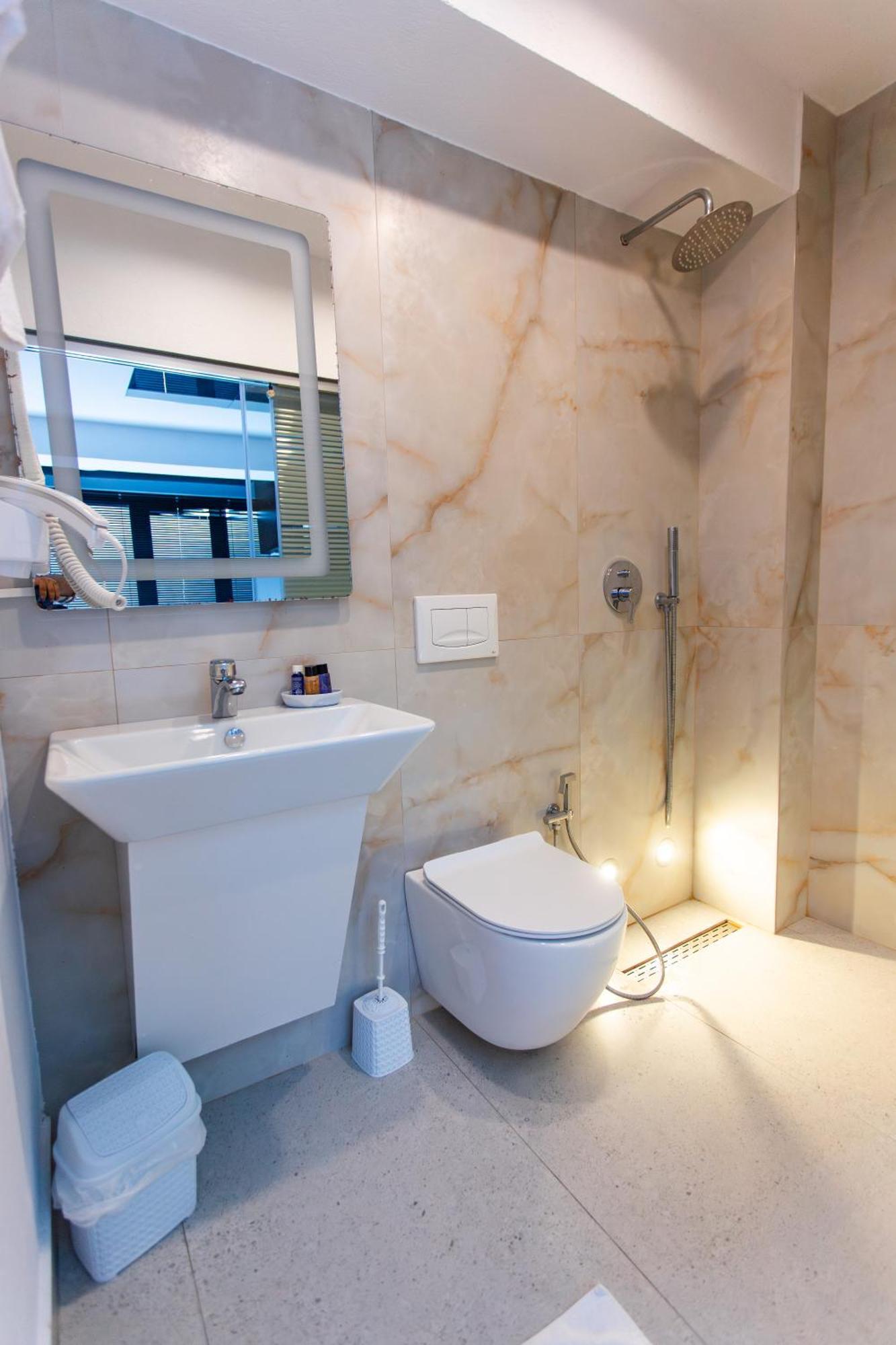Hotel The Bubbles - Jacuzzi Tirana