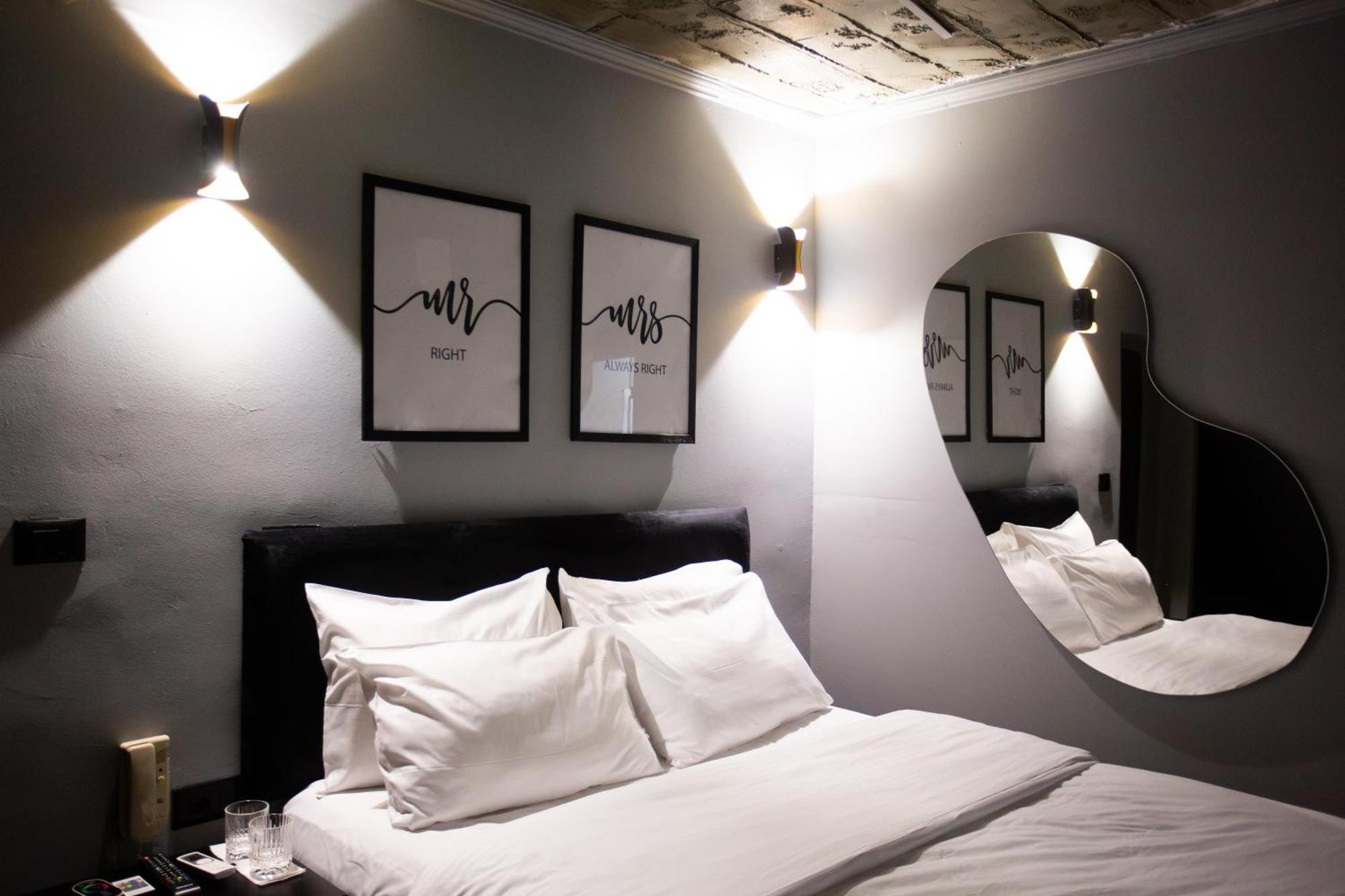 The Bubbles - Jacuzzi Hotel Tirana