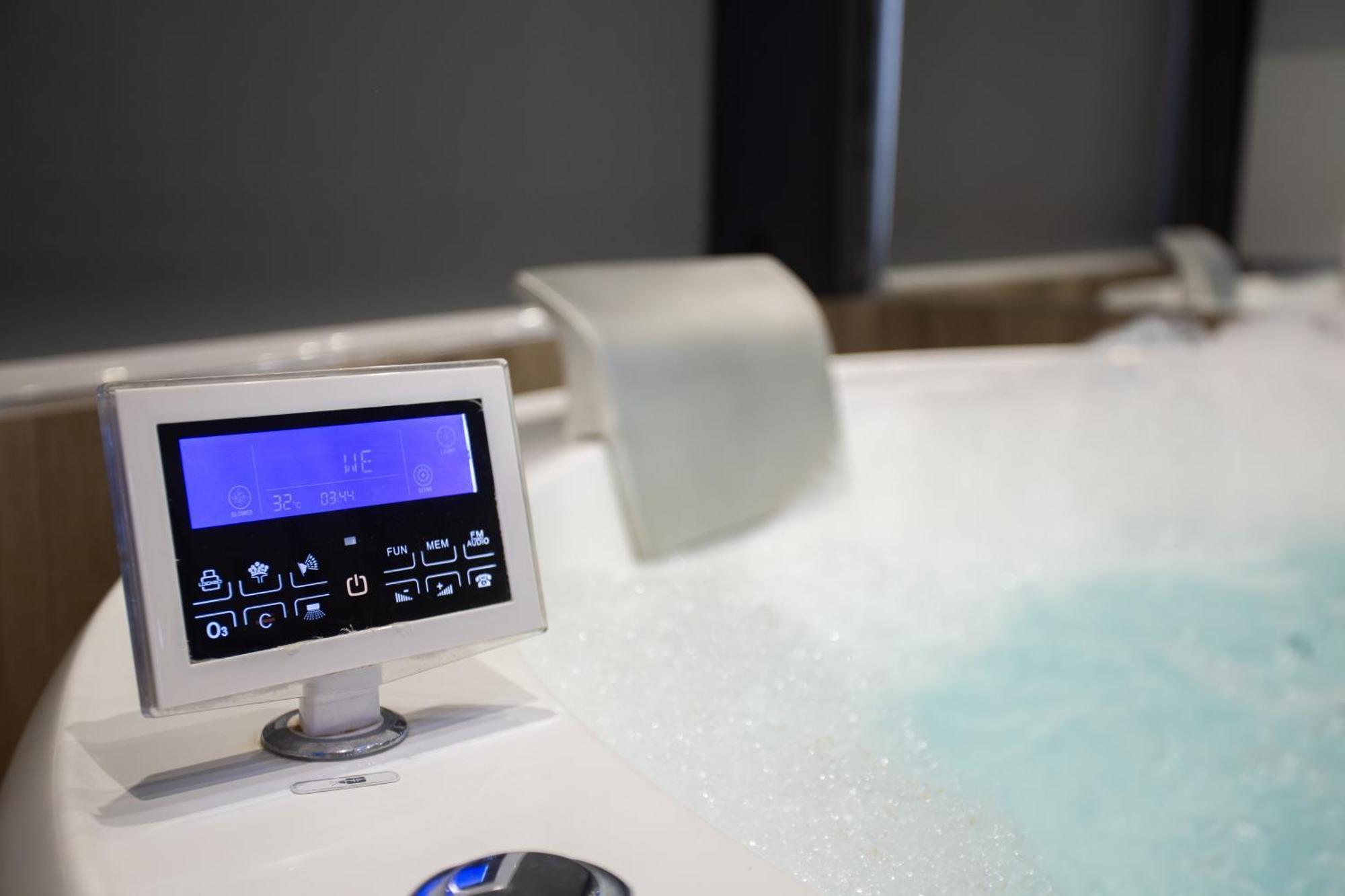 The Bubbles - Jacuzzi Hotel 3*