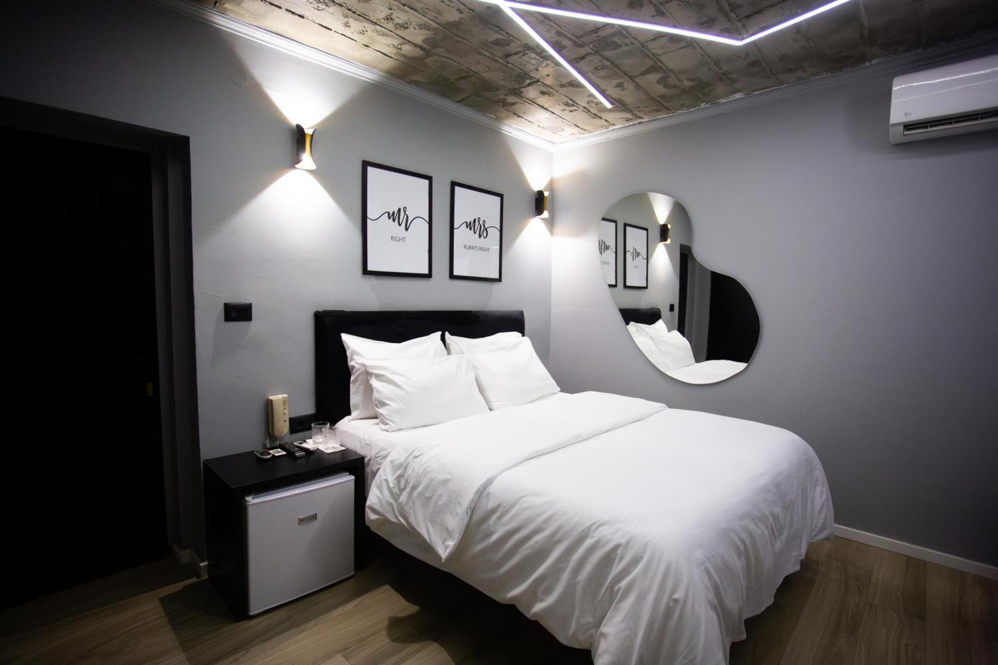 The Bubbles - Jacuzzi Hotel Tirana